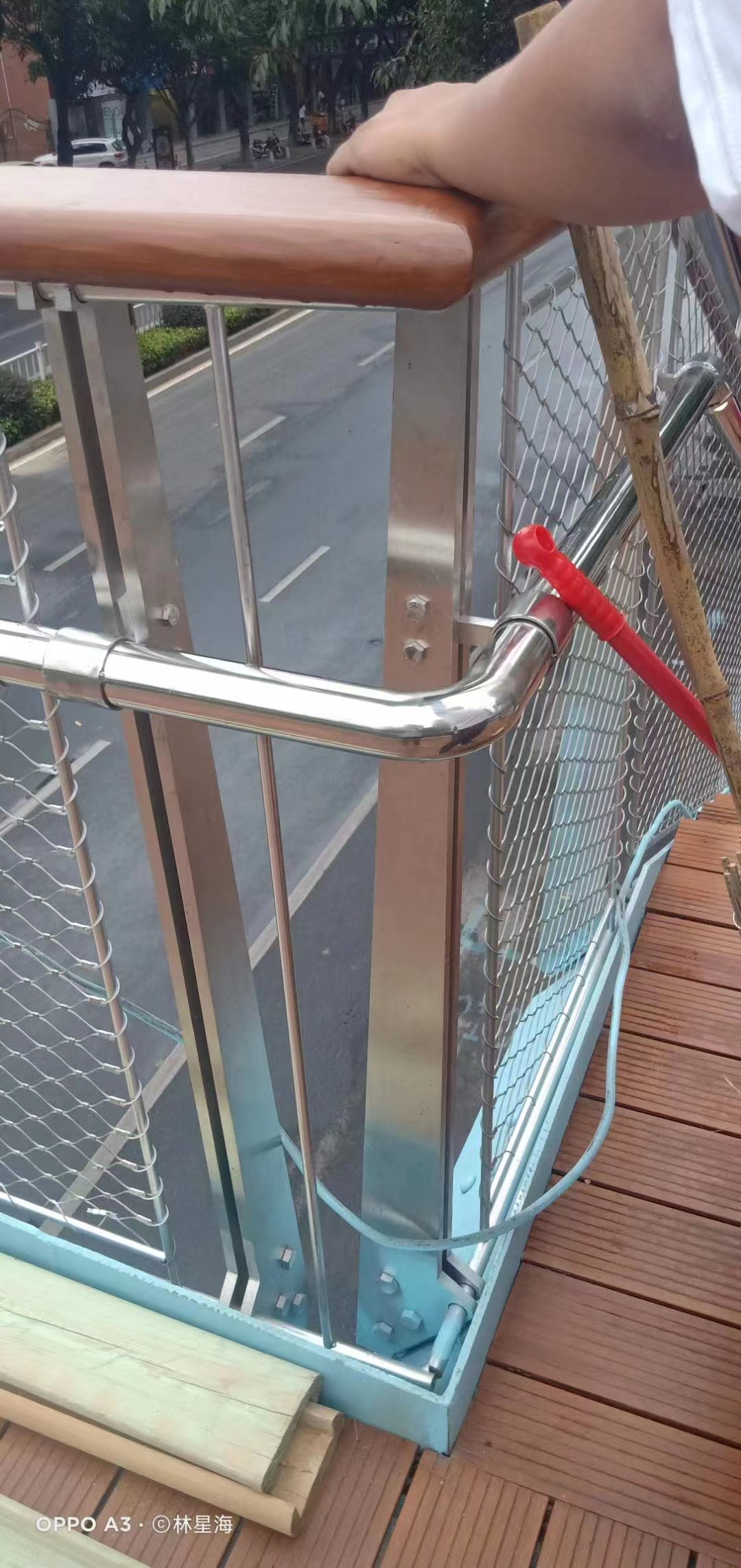 不锈钢绳网护栏楼梯栏杆1.jpg
